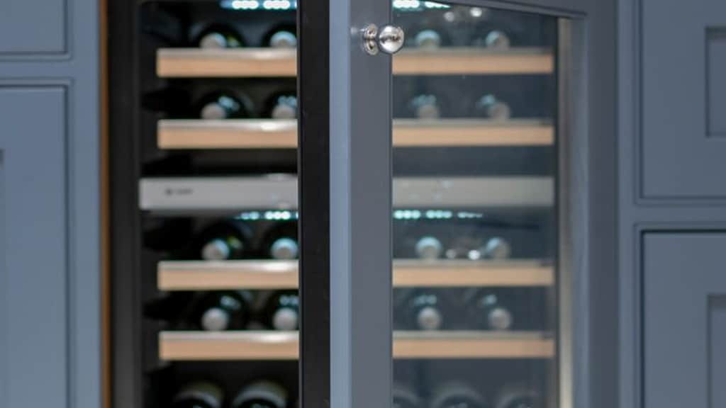 UV-free white LEDs - Caple Sense Premium Integrated Wine Cabinet - WI6160