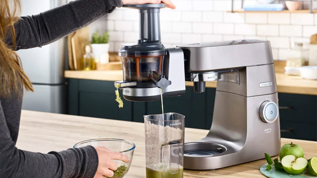 kenwood-chef-purejuice-attachment-aw20010016-Lifestyle