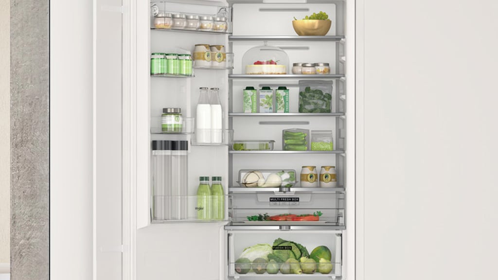 Space Management Whirlpool Built In Fridge Freezer WHC18 T311 UK