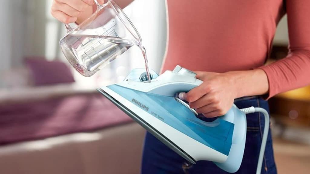 Philips Series 3000 Steam Iron, 2600W, 200g - Crosscraft