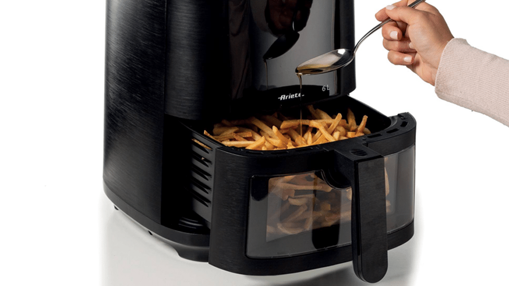 Air Fryer oil with chips