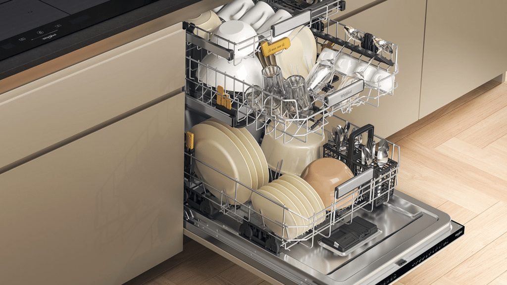 Whirlpool W8I HP42 L UK Built In Dishwasher b