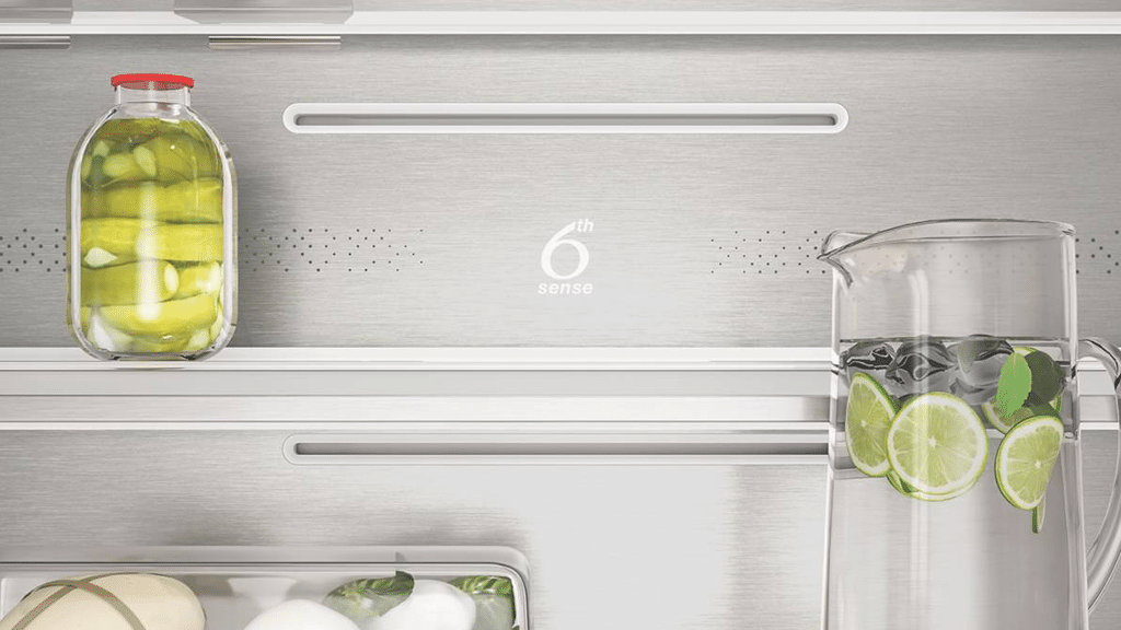 Whirlpool ART 66102 Built-In Fridge Freezer -6th sense