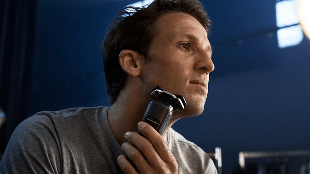 Philips Series 7000 Wet & Dry Electric Shaver + OneBlade Electric Shaver S7886 78 o