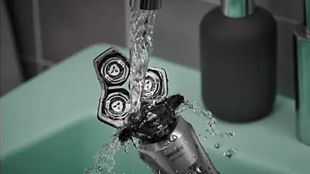 Philips Wet & Dry 7000 Electric Shaver S7886 35 o