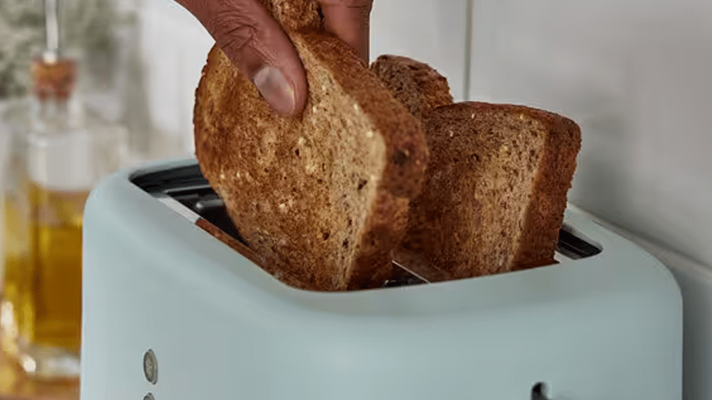 Kenwood Ripple Eggshell Toaster TCP06.000BL c