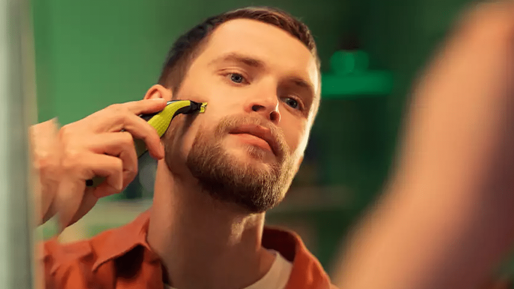 Philips OneBlade Electric Shaver QP2824 20 c