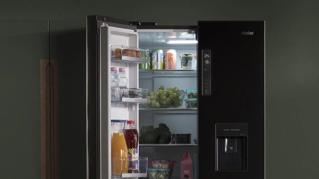 Haier SBS 90 Series 3 American Style Fridge Freezer HSR3918ENPG a3