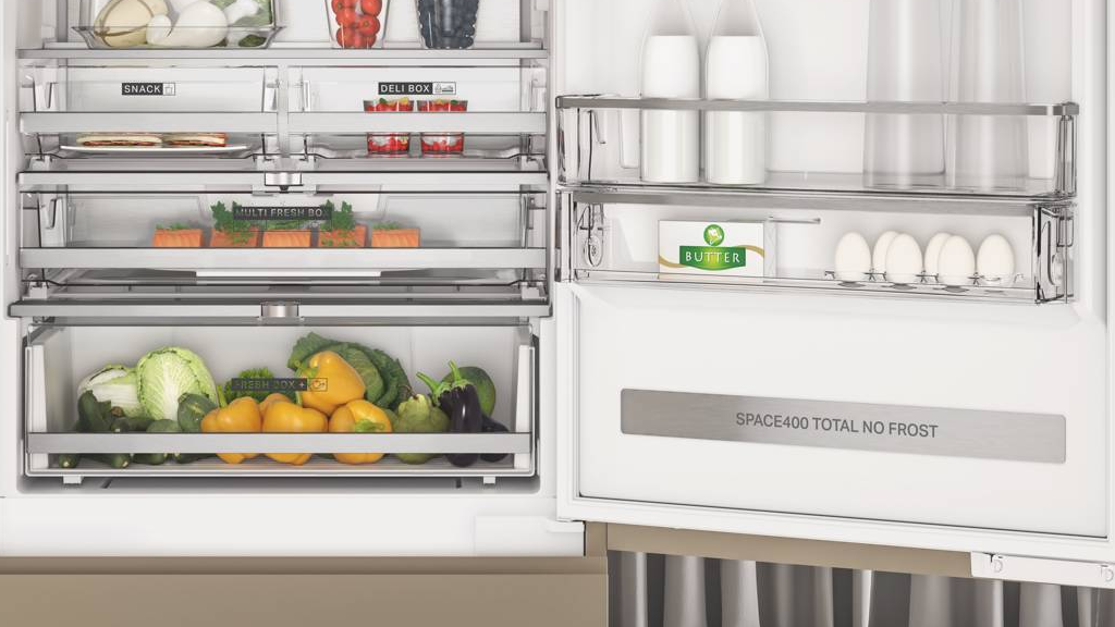 Whirlpool WHKN 3283 B4E Built-In Fridge Freezer WHKN3283B4E b