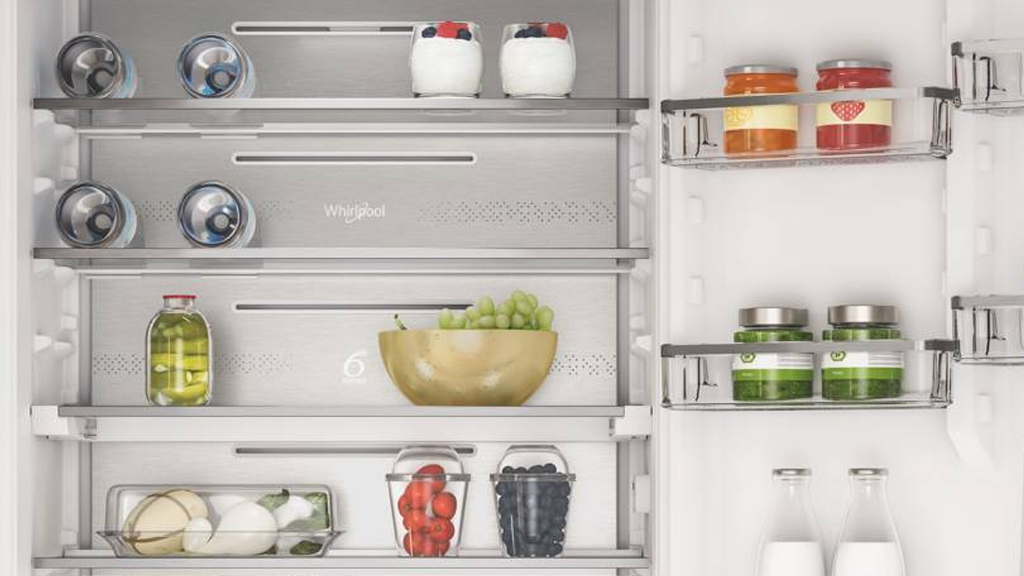Whirlpool WHKN 3283 B4E Built-In Fridge Freezer WHKN3283B4E