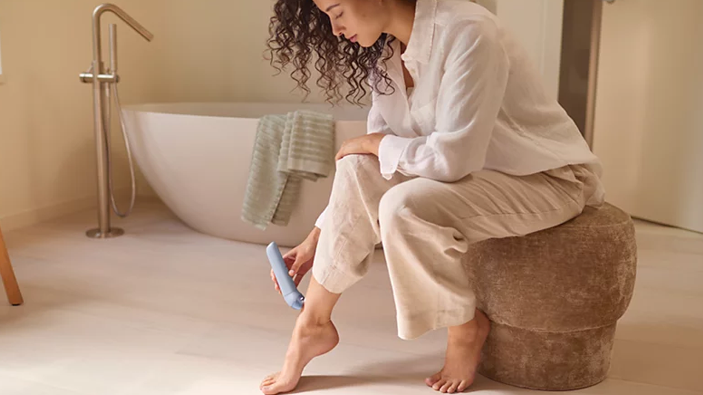 Philips Series 8000 Wet & Dry Epilator BRE708 00 a1