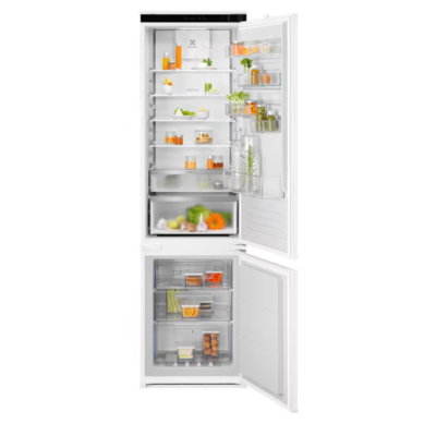Electrolux AI CoolAssist® Series 700 Built In Fridge Freezer KNA7CE19S a3