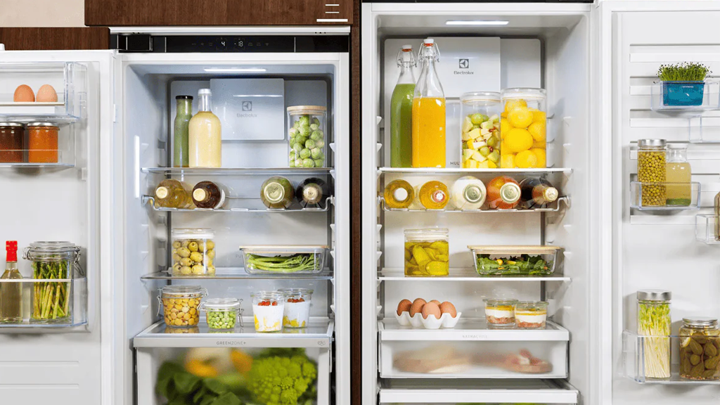 Electrolux AI CoolAssist® Series 700 Built In Fridge Freezer KNA7CE19S b8